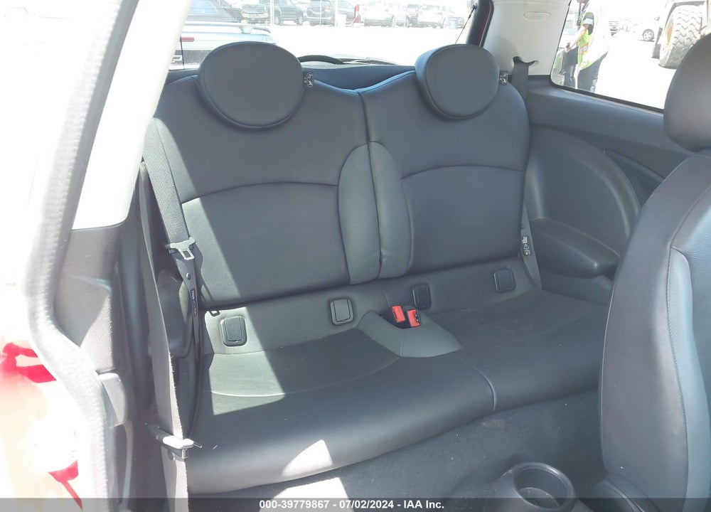 2009 MINI COOPER VIN: WMWMF33589TW70865