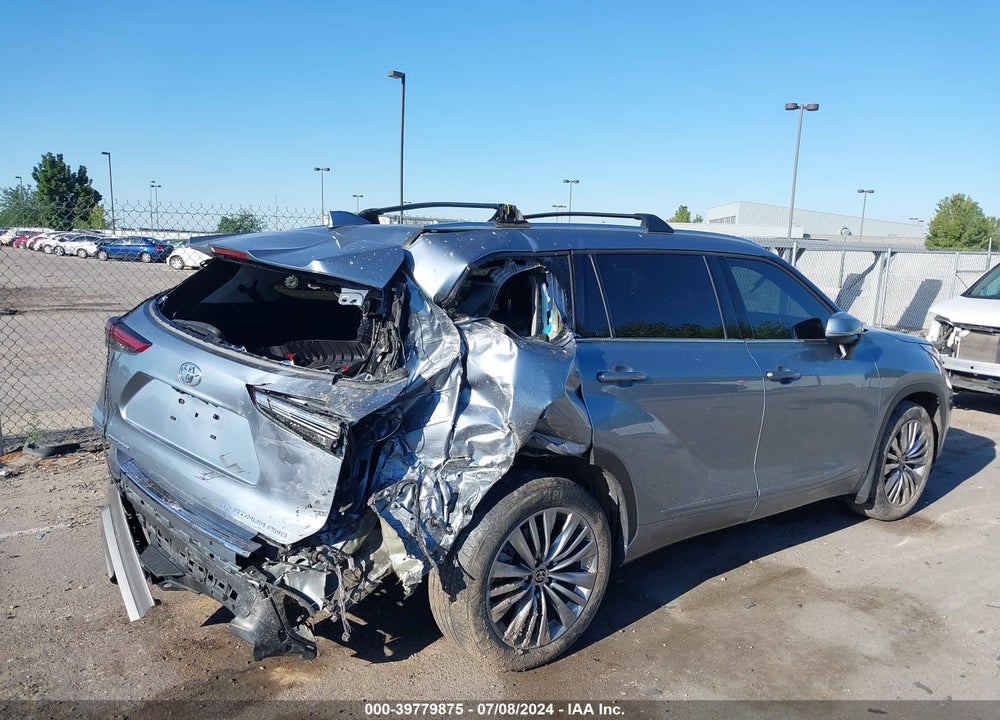 2022 TOYOTA HIGHLANDER PLATINUM VIN: 5TDFZRBH2NS196034