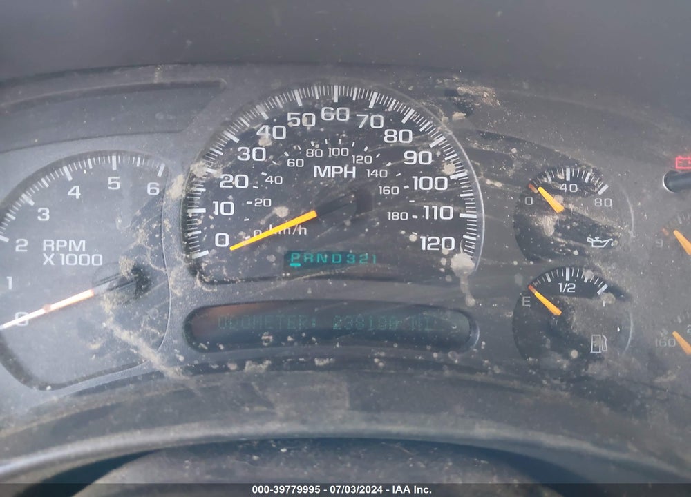 2004 GMC YUKON SLT VIN: 1GKEK13Z24J180358
