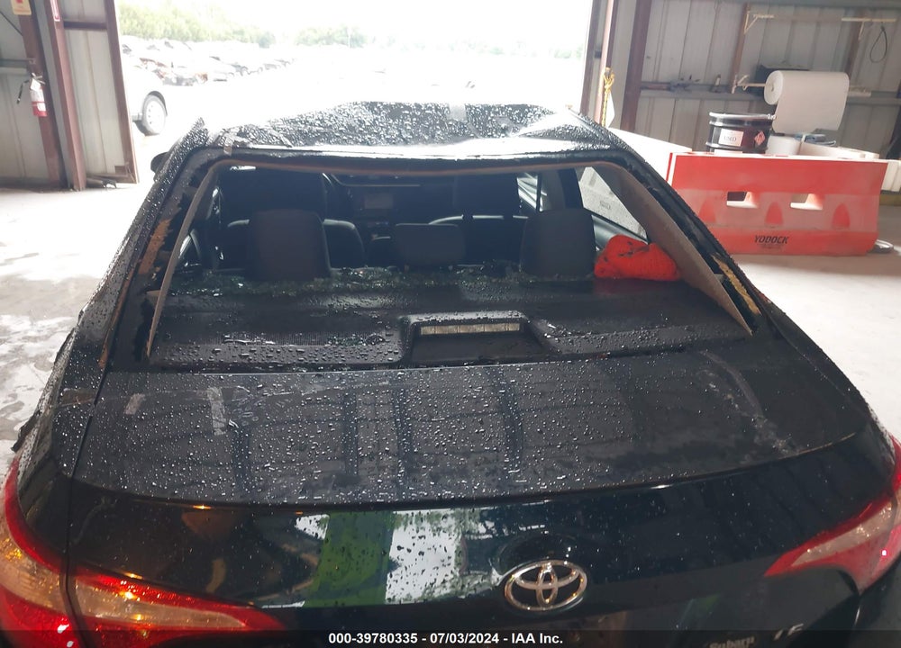 2018 TOYOTA COROLLA LE VIN: 5YFBURHE5JP810491