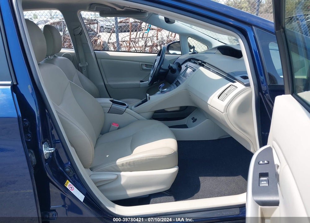 2013 TOYOTA PRIUS FOUR VIN: JTDKN3DU6D1689986