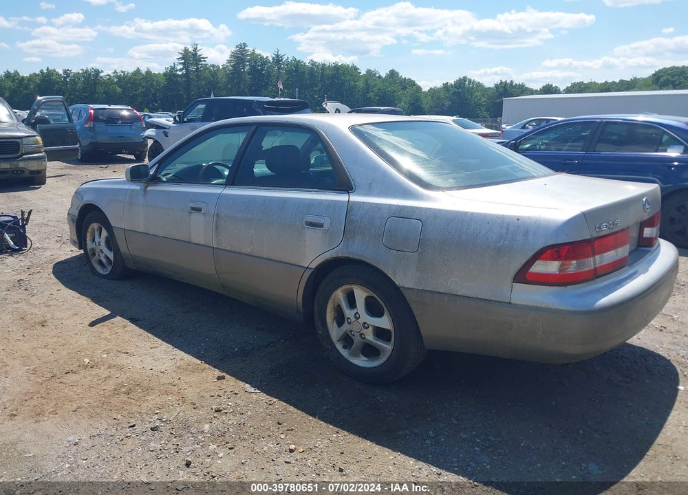 2001 LEXUS ES 300 VIN: JT8BF28G610313140
