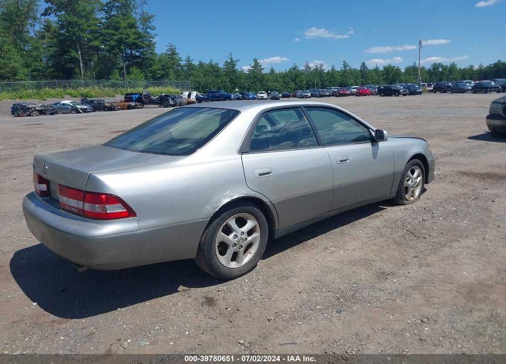 2001 LEXUS ES 300 VIN: JT8BF28G610313140