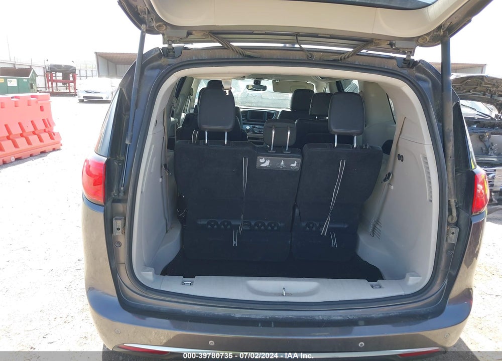 2018 CHRYSLER PACIFICA TOURING L VIN: 2C4RC1BG2JR118962