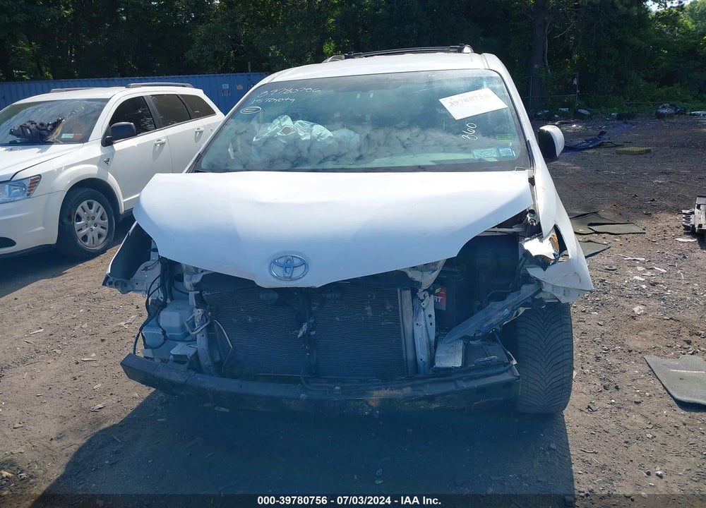 2015 TOYOTA SIENNA LE 8 PASSENGER VIN: 5TDKK3DC8FS533888