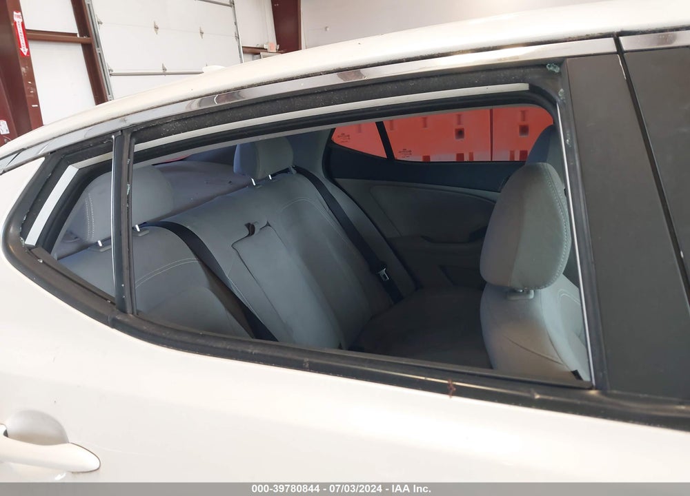 2011 KIA OPTIMA LX VIN: KNAGM4A75B5090688