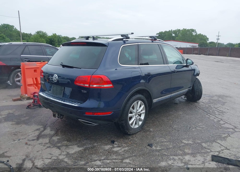 2014 VOLKSWAGEN TOUAREG TDI SPORT VIN: WVGEP9BP7ED007104