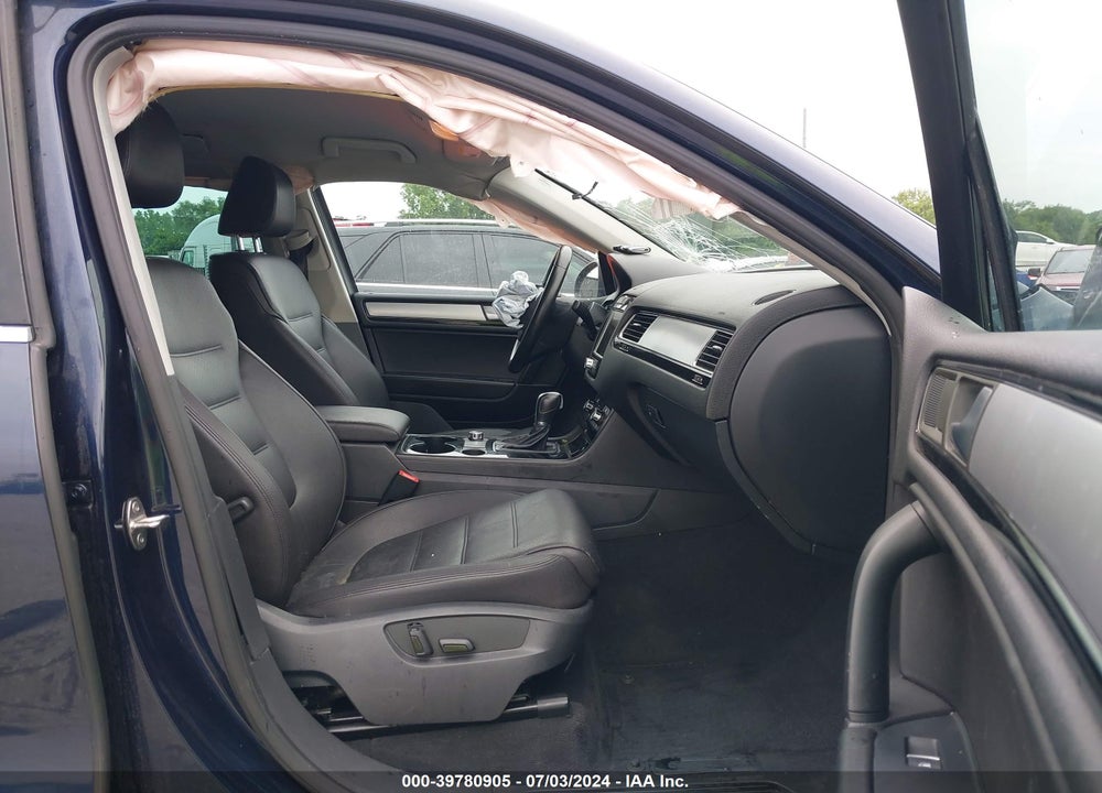 2014 VOLKSWAGEN TOUAREG TDI SPORT VIN: WVGEP9BP7ED007104