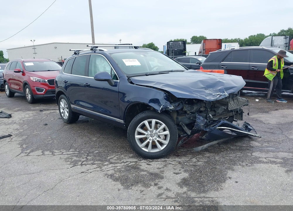 2014 VOLKSWAGEN TOUAREG TDI SPORT VIN: WVGEP9BP7ED007104
