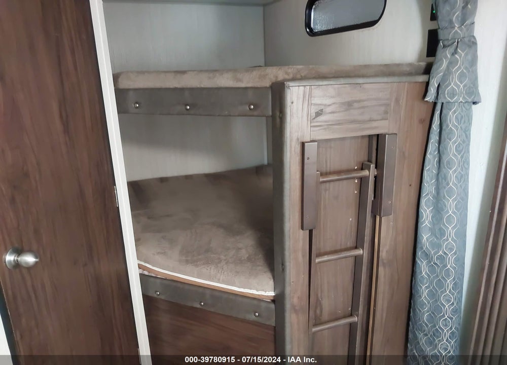 2019 FOREST RIVER CHEROKEE 284 VIN: 4X4TCKD29KX140161
