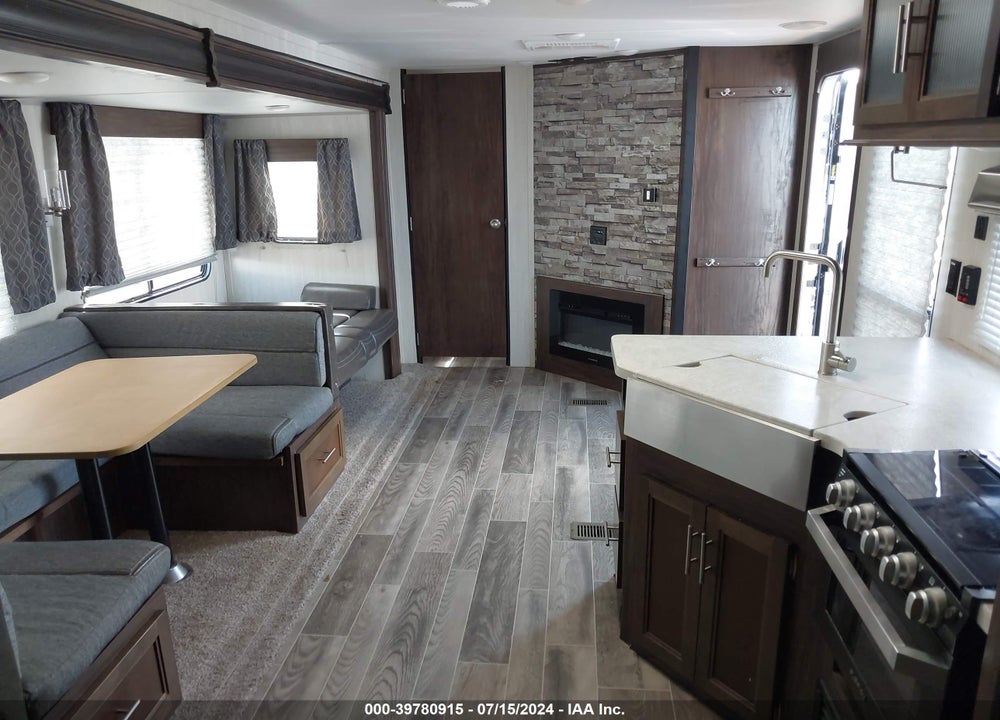 2019 FOREST RIVER CHEROKEE 284 VIN: 4X4TCKD29KX140161