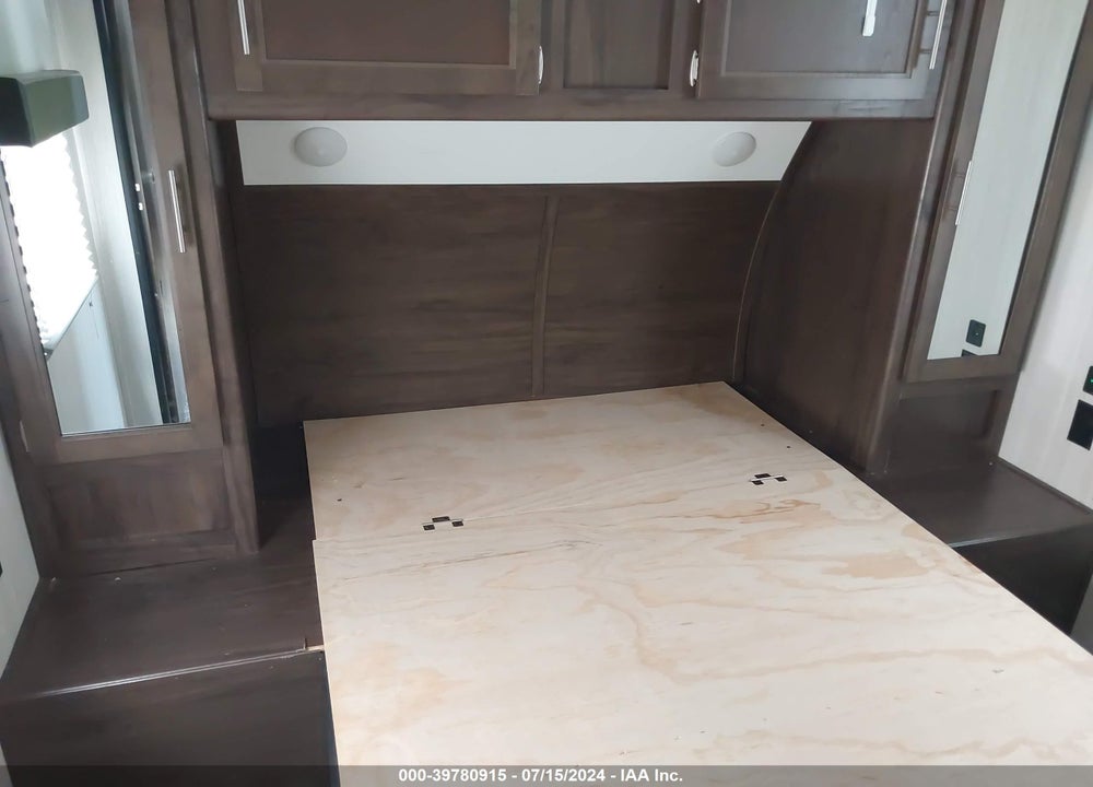 2019 FOREST RIVER CHEROKEE 284 VIN: 4X4TCKD29KX140161