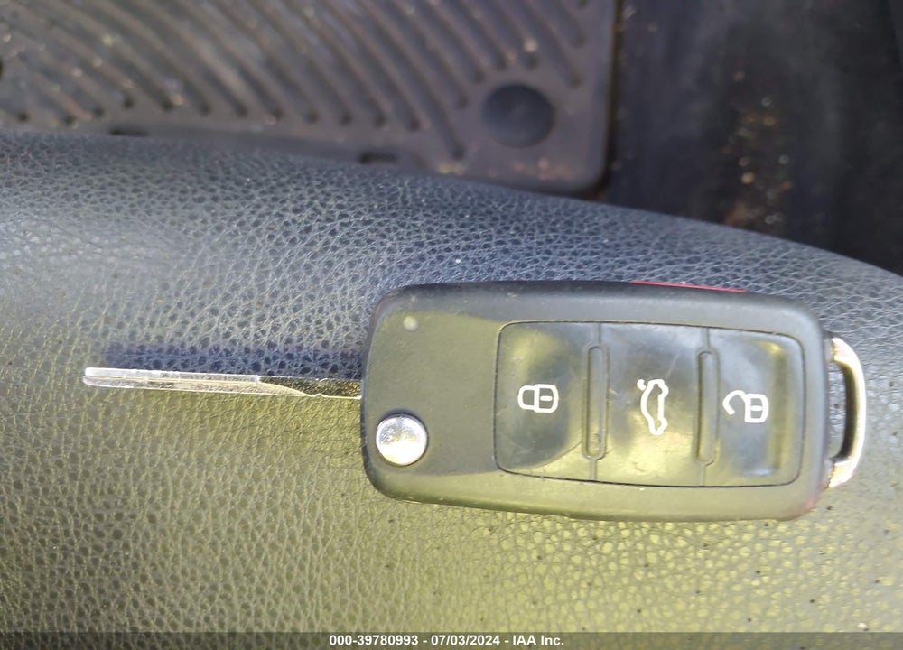 2012 VOLKSWAGEN JETTA 2.5L SE VIN: 3VWDP7AJ1CM427778
