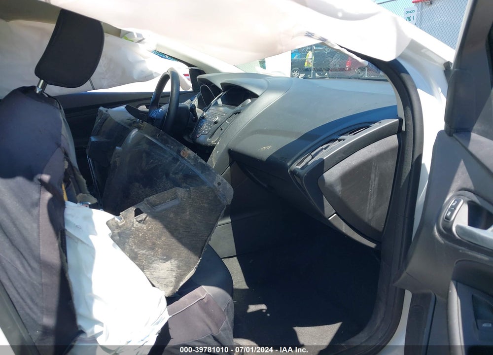 2018 FORD FOCUS SE VIN: 1FADP3K21JL242217
