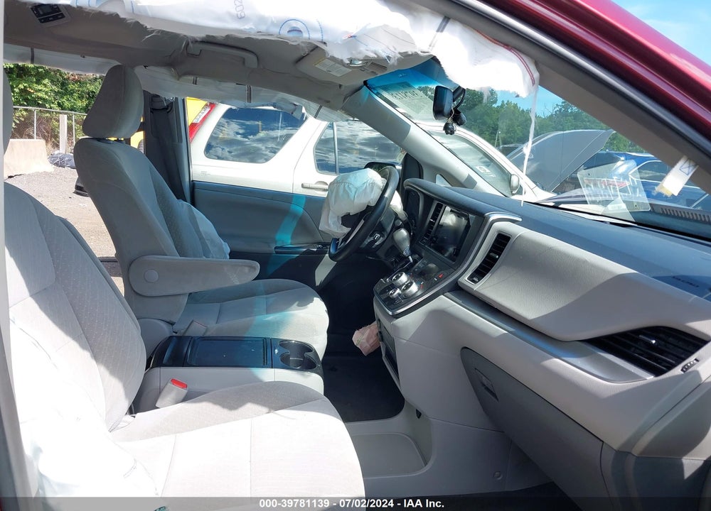 2017 TOYOTA SIENNA LE 8 PASSENGER VIN: 5TDKZ3DC5HS848758