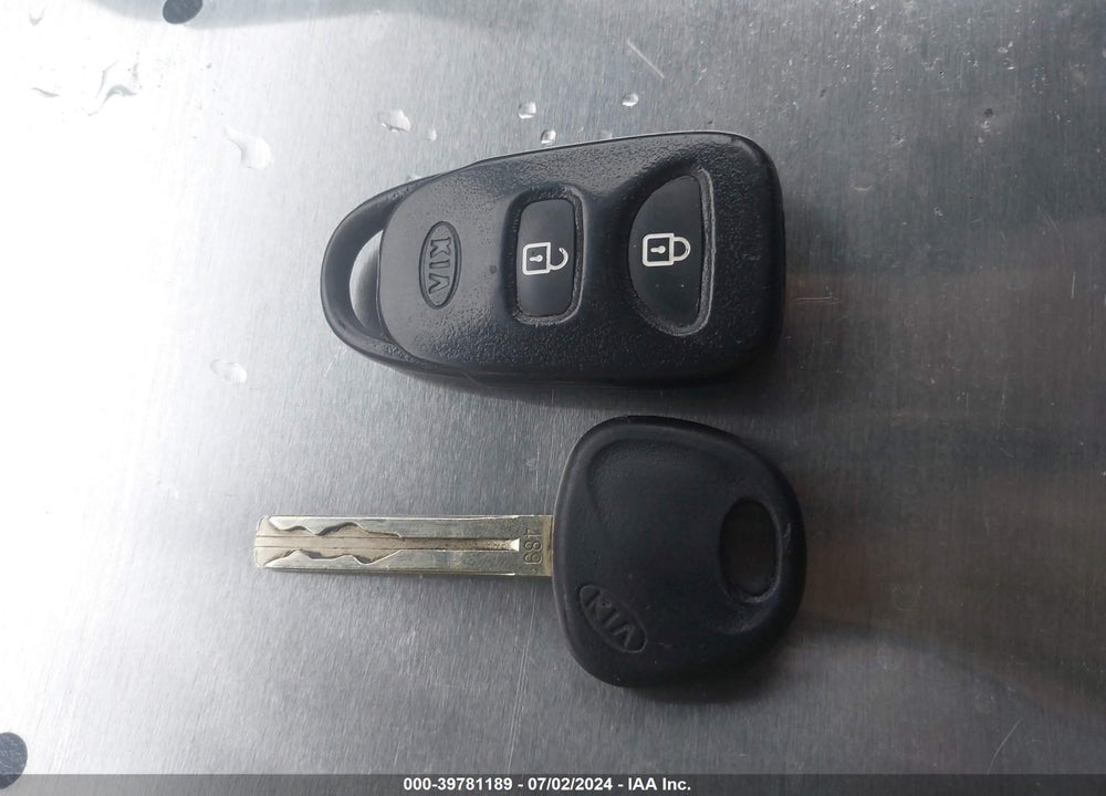 2013 KIA SORENTO LX V6 VIN: 5XYKTDA23DG369054