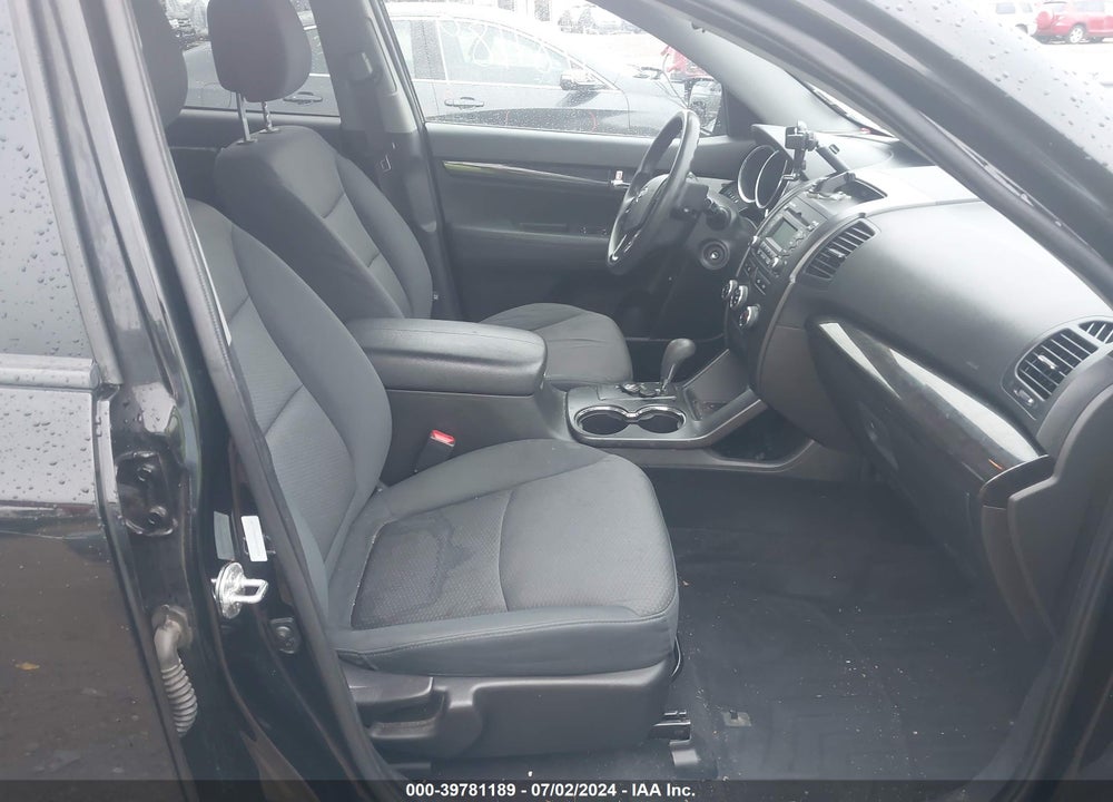 2013 KIA SORENTO LX V6 VIN: 5XYKTDA23DG369054