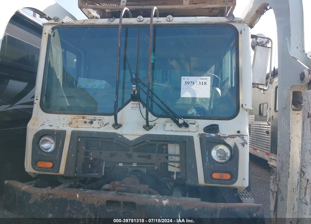 2019 MACK TERRAPRO VIN: 1M2TE2GC6KM002420