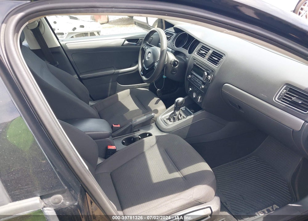 2015 VOLKSWAGEN JETTA 1.8T SE VIN: 3VWD17AJXFM284304