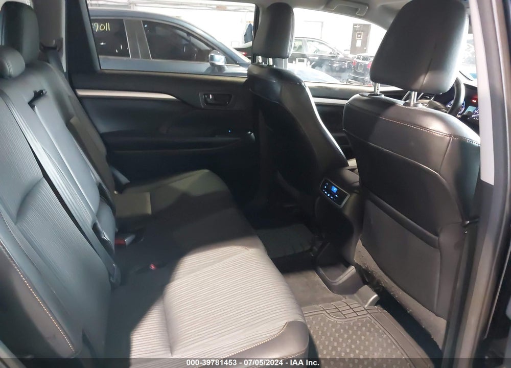 2015 TOYOTA HIGHLANDER LE PLUS V6 VIN: 5TDBKRFH4FS204536