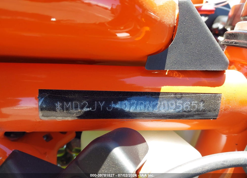 2024 KTM 390 RC VIN: MD2JYJ407RN209565