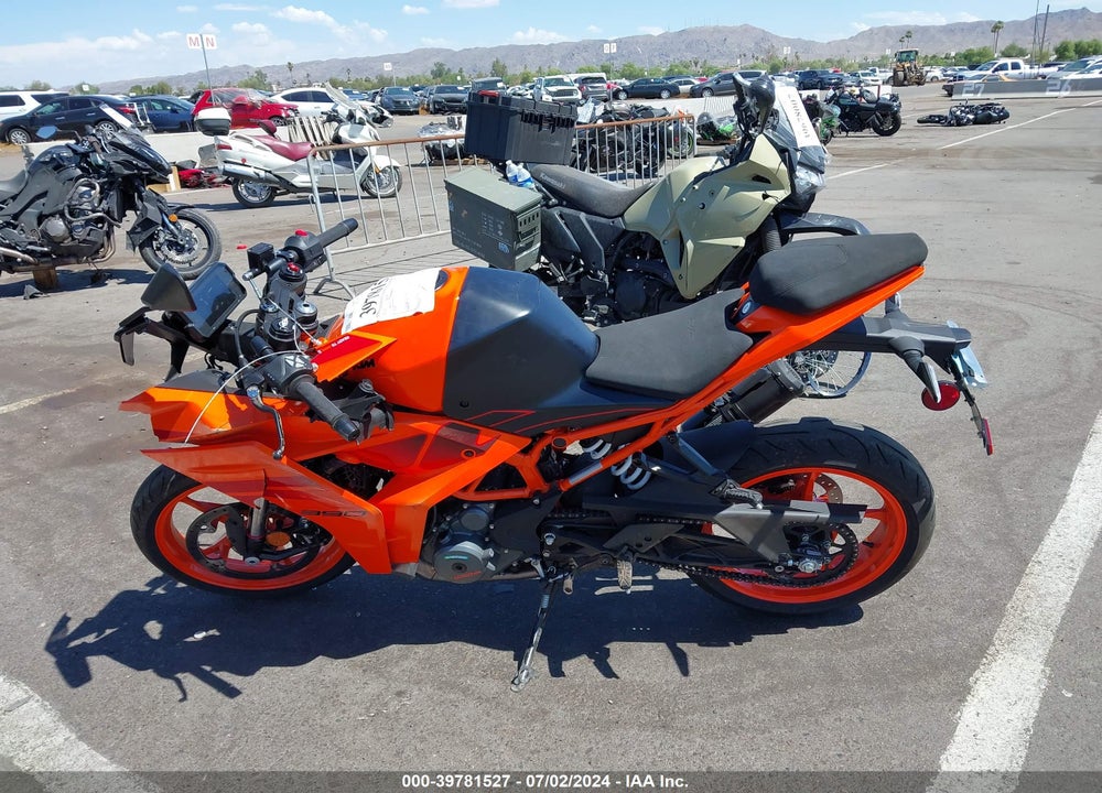2024 KTM 390 RC VIN: MD2JYJ407RN209565