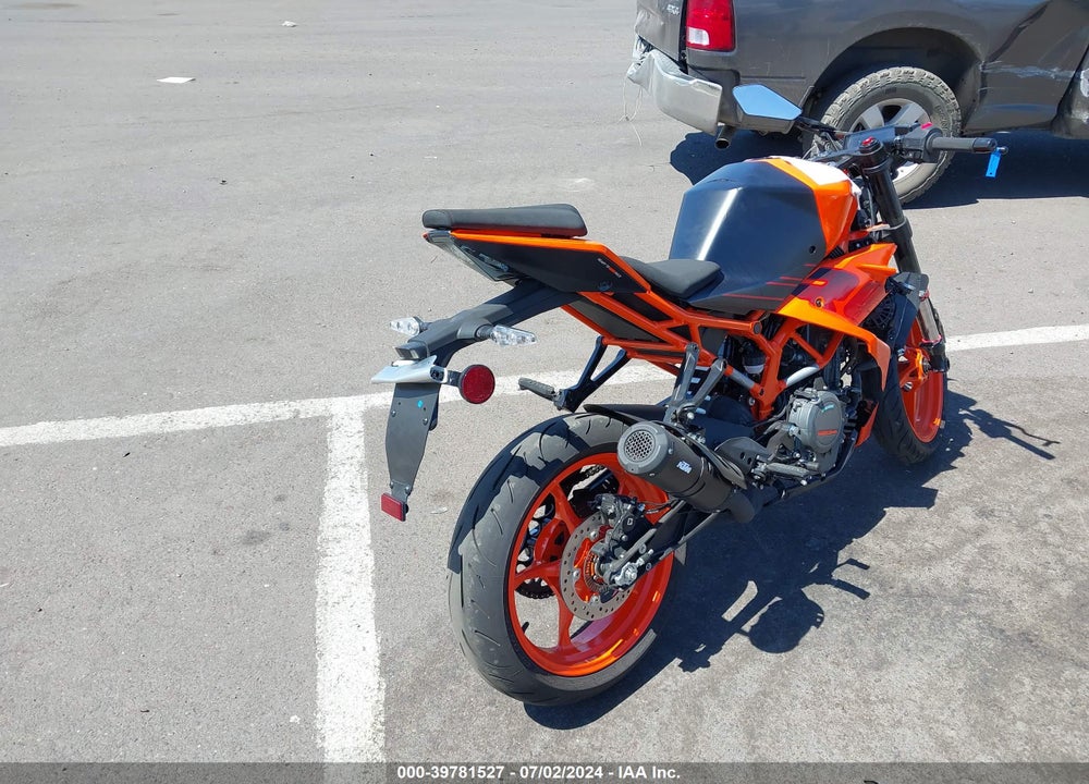 2024 KTM 390 RC VIN: MD2JYJ407RN209565