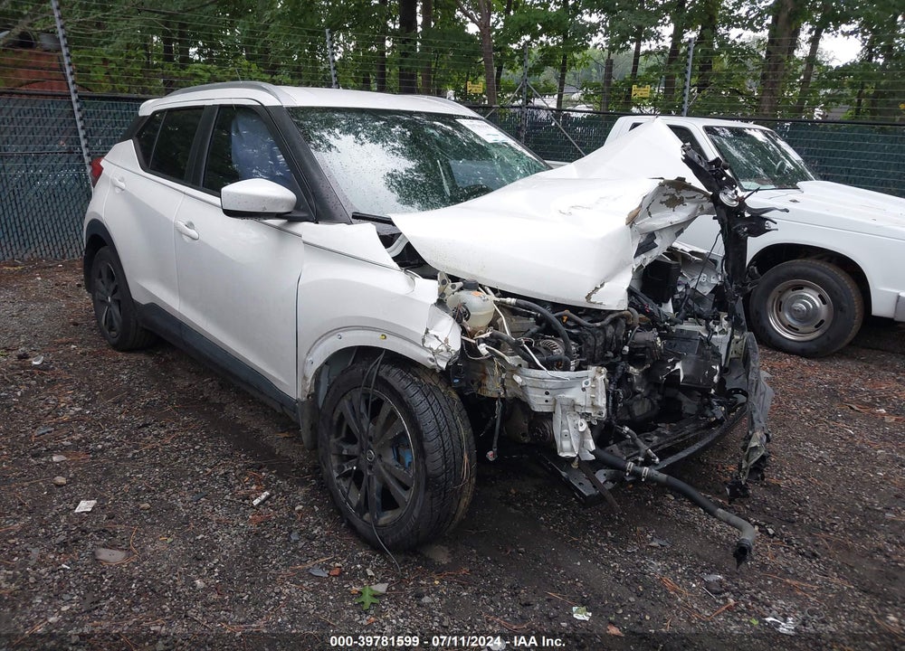 2018 NISSAN KICKS SV VIN: 3N1CP5CU2JL540042