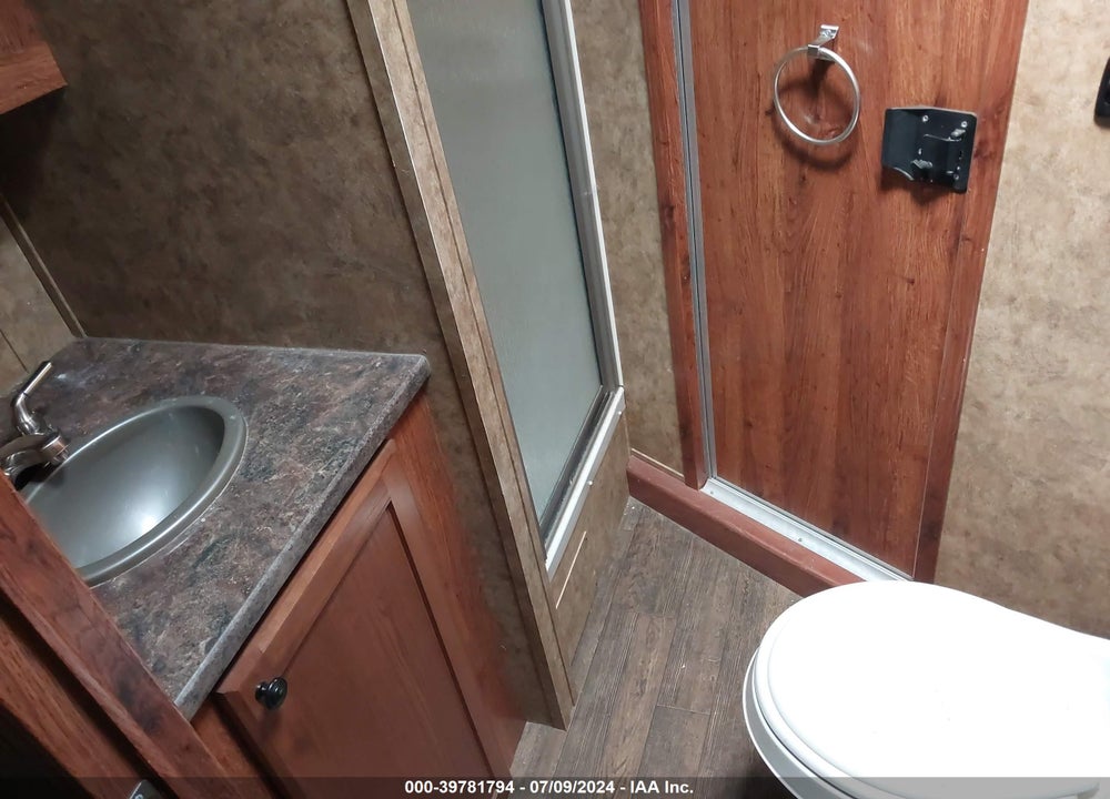 2017 LAREDO TRAVEL TRLR VIN: 58JGT4H26J1001415