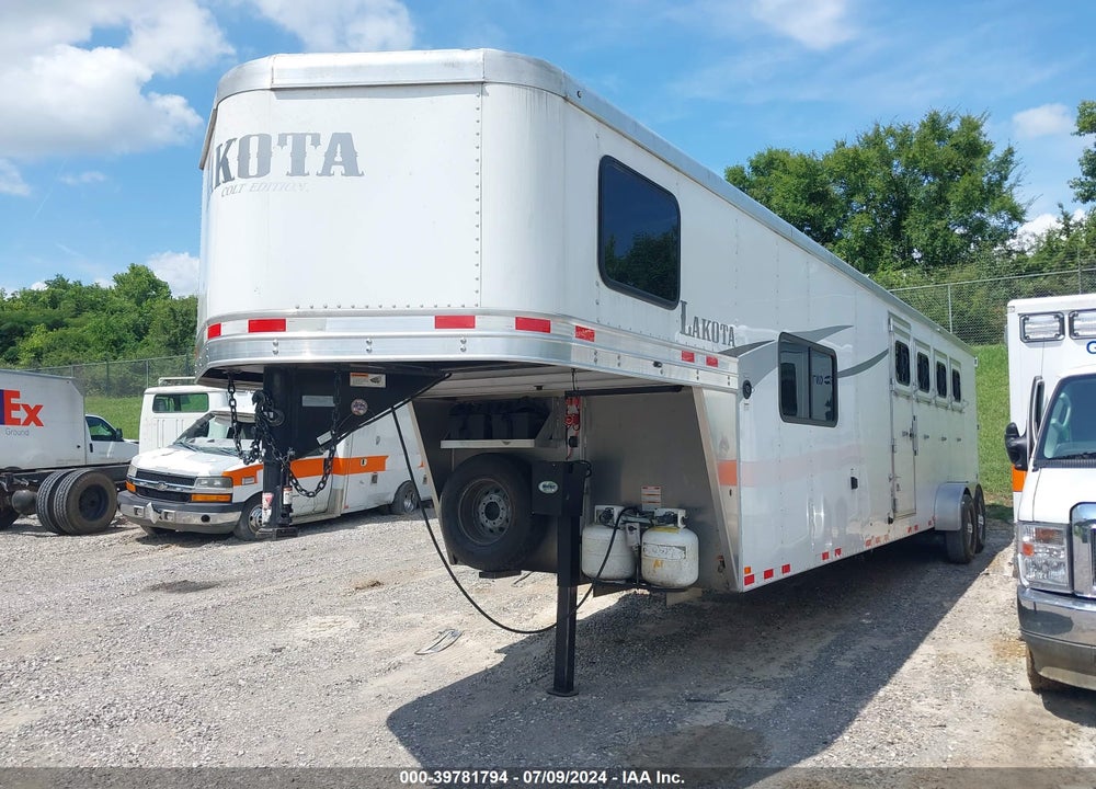 2017 LAREDO TRAVEL TRLR VIN: 58JGT4H26J1001415