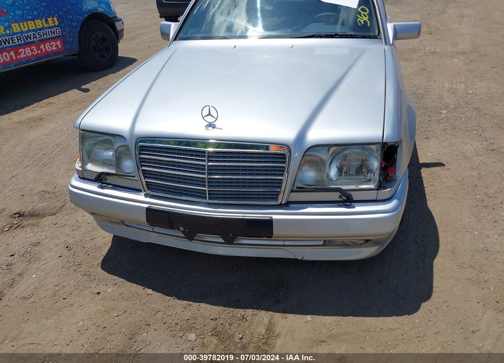1995 MERCEDES-BENZ E 320 BASE/320 SPECIAL VIN: WDBEA32E8SC201013