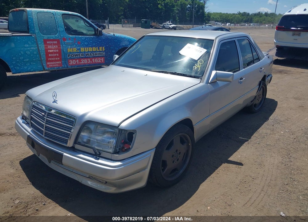 1995 MERCEDES-BENZ E 320 BASE/320 SPECIAL VIN: WDBEA32E8SC201013