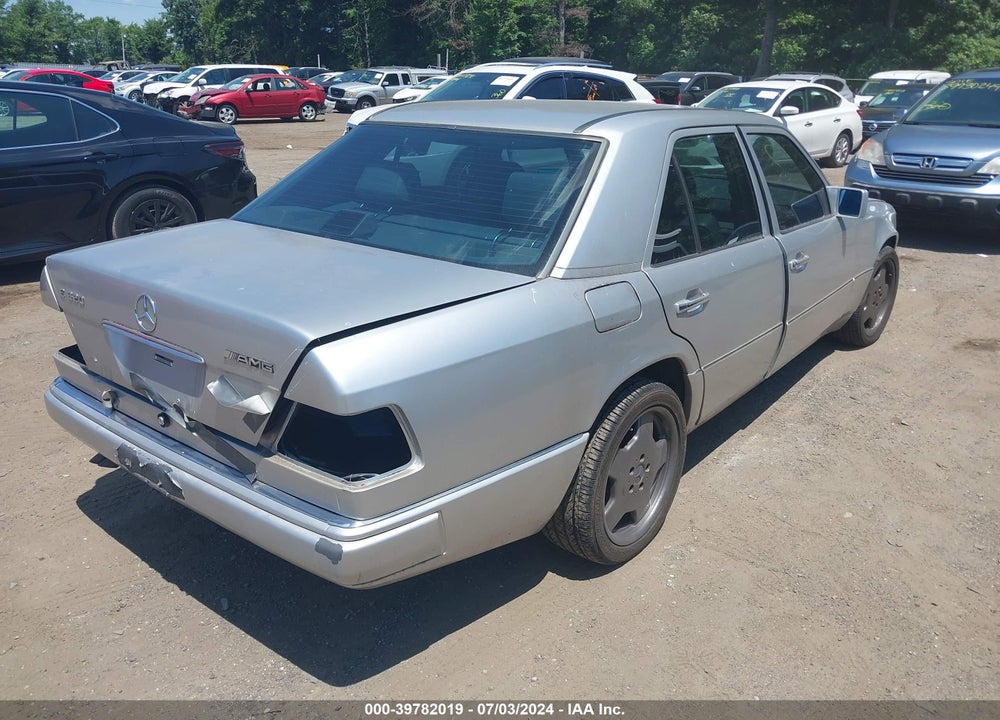 1995 MERCEDES-BENZ E 320 BASE/320 SPECIAL VIN: WDBEA32E8SC201013