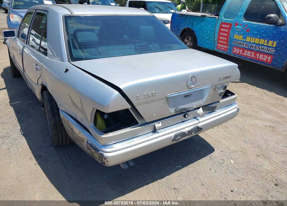 1995 MERCEDES-BENZ E 320 BASE/320 SPECIAL VIN: WDBEA32E8SC201013