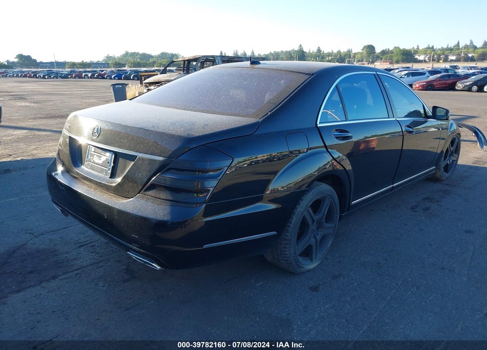 2010 MERCEDES-BENZ S 550 VIN: WDDNG7BB7AA335394