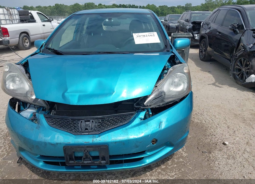 2013 HONDA FIT VIN: JHMGE8H31DC036974