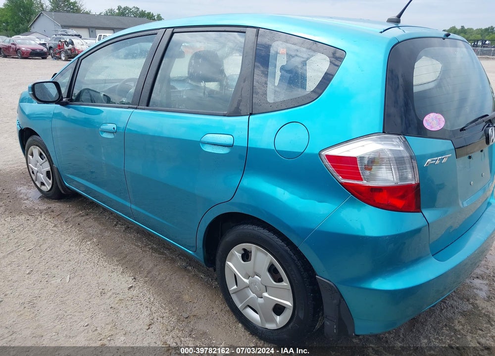 2013 HONDA FIT VIN: JHMGE8H31DC036974