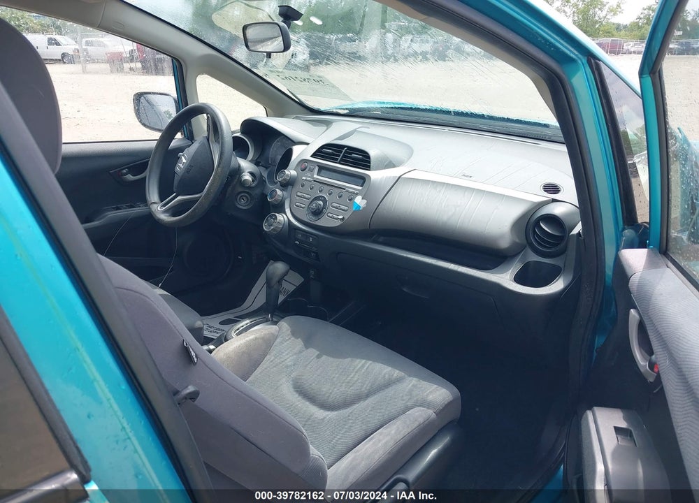2013 HONDA FIT VIN: JHMGE8H31DC036974