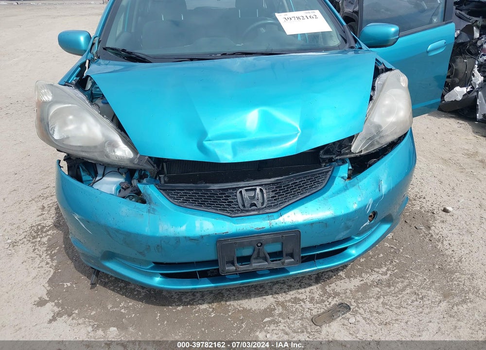 2013 HONDA FIT VIN: JHMGE8H31DC036974