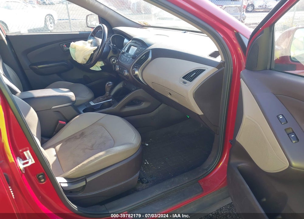 2015 HYUNDAI TUCSON SE VIN: KM8JUCAG6FU973290