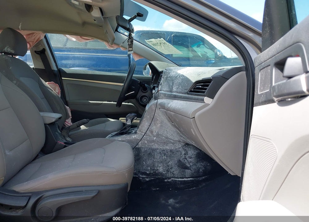 2019 HYUNDAI ELANTRA SE VIN: 5NPD74LF9KH490738