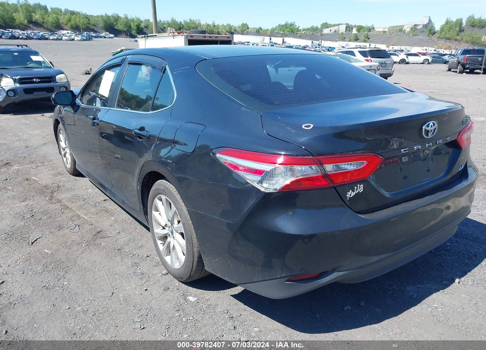 2018 TOYOTA CAMRY LE VIN: 4T1B11HK3JU593036