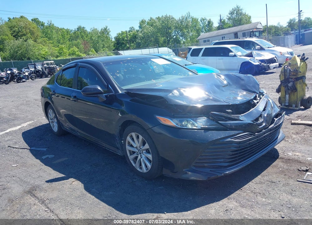 2018 TOYOTA CAMRY LE VIN: 4T1B11HK3JU593036