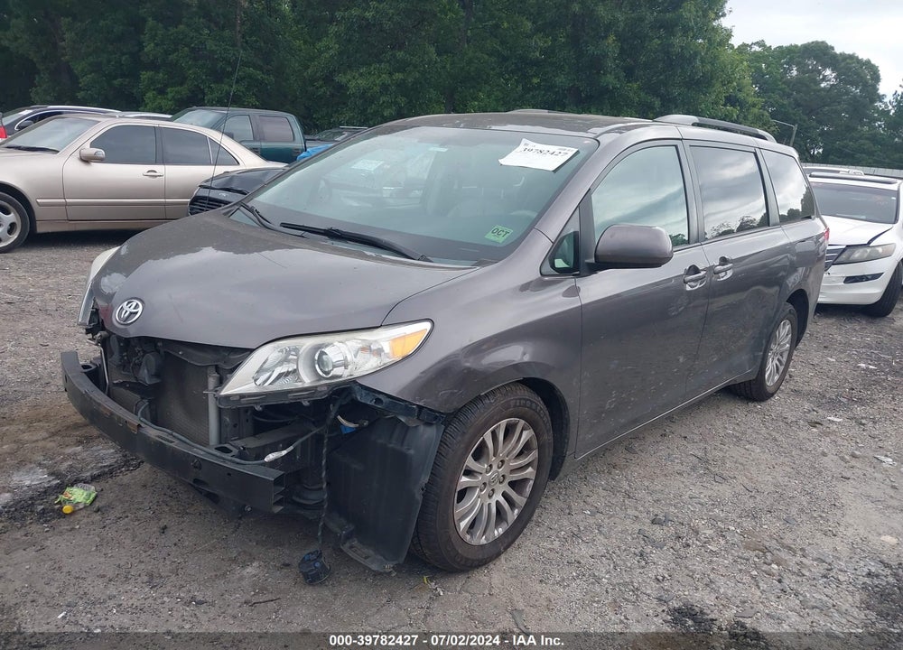 2012 TOYOTA SIENNA XLE V6 8 PASSENGER VIN: 5TDYK3DC9CS275919