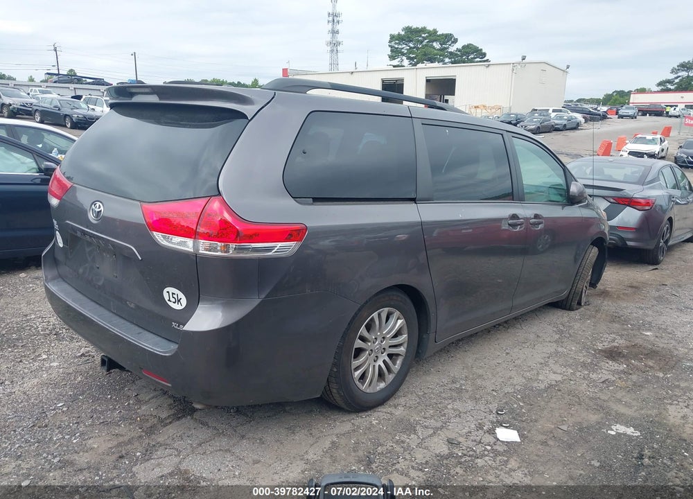 2012 TOYOTA SIENNA XLE V6 8 PASSENGER VIN: 5TDYK3DC9CS275919