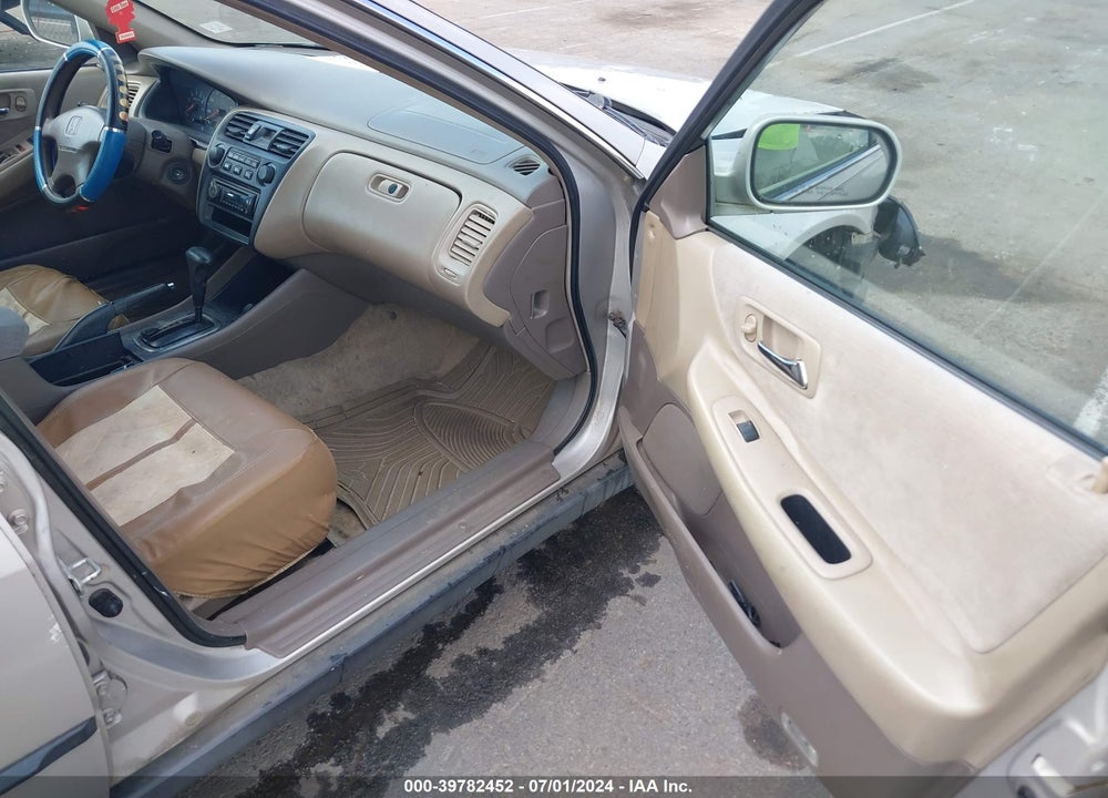 1999 HONDA ACCORD LX VIN: 1HGCG5648XA141551