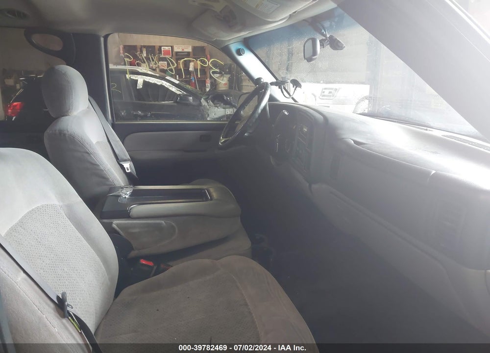 2001 CHEVROLET SUBURBAN 1500 LS VIN: 1GNEC16T21J201521