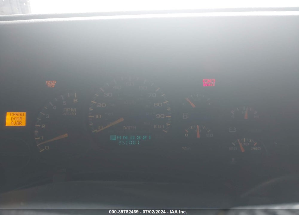 2001 CHEVROLET SUBURBAN 1500 LS VIN: 1GNEC16T21J201521
