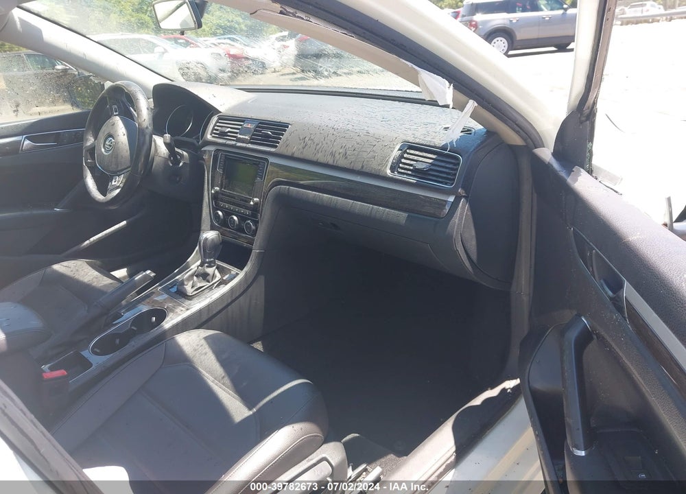 2018 VOLKSWAGEN PASSAT 2.0T SE VIN: 1VWBA7A33JC049777