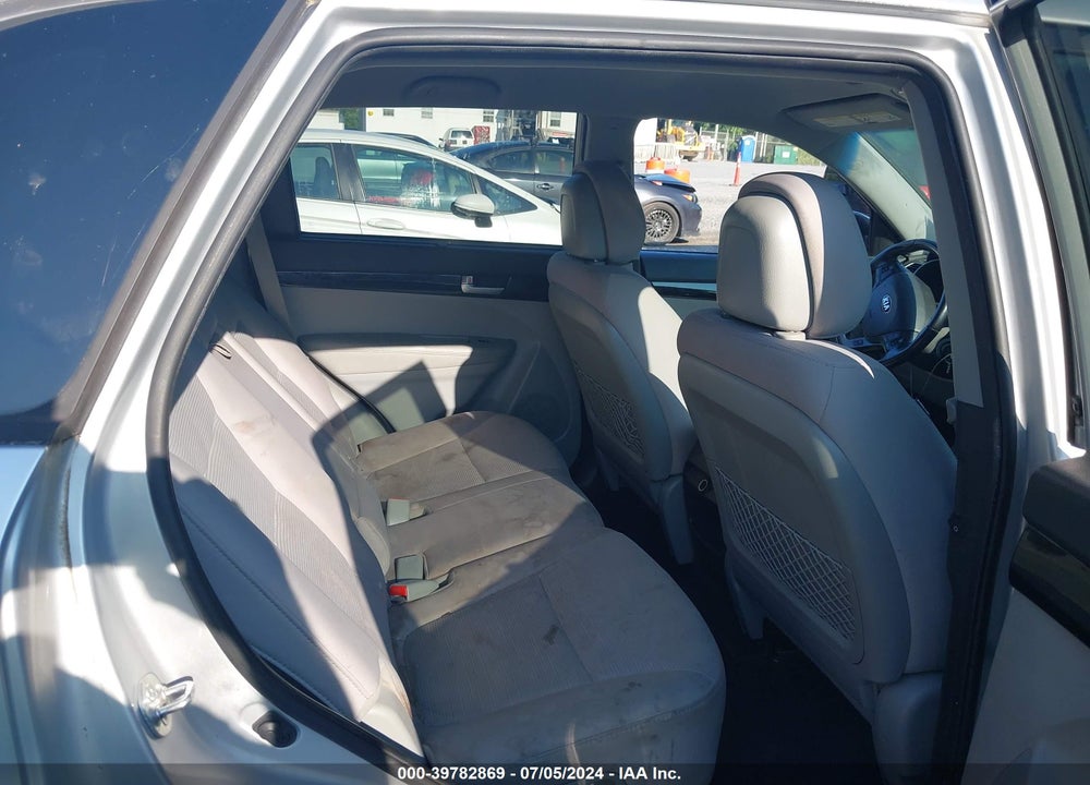 2014 KIA SORENTO LX VIN: 5XYKTCA64EG488939